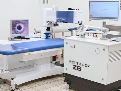 Con la apertura de 3 modernas salas de cirugía dotadas con la más avanzada tecnología, la Clínica FOSCAL Internacional inició los procedimientos cirugía oftalmológica.