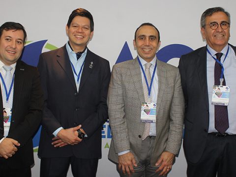 De izquierda a derecha: Felipe Mejía, presidente Asociación Colombiana para el Estudio del Dolor - (ACED); William Omar Contreras López, presidente INS Colombia, neurocirujano Clínica Foscal; Salim Hayek, presidente American Board of Anesthesiology USA y Antonio Pajuelo, miembro de la INS España.