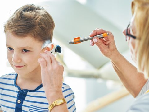 Escuchémonos nuevamente: Implante coclear